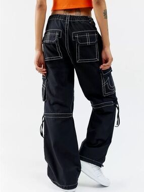 True Religion Big T Cargo Pants Mid-Rise Utility Pants in Black W28